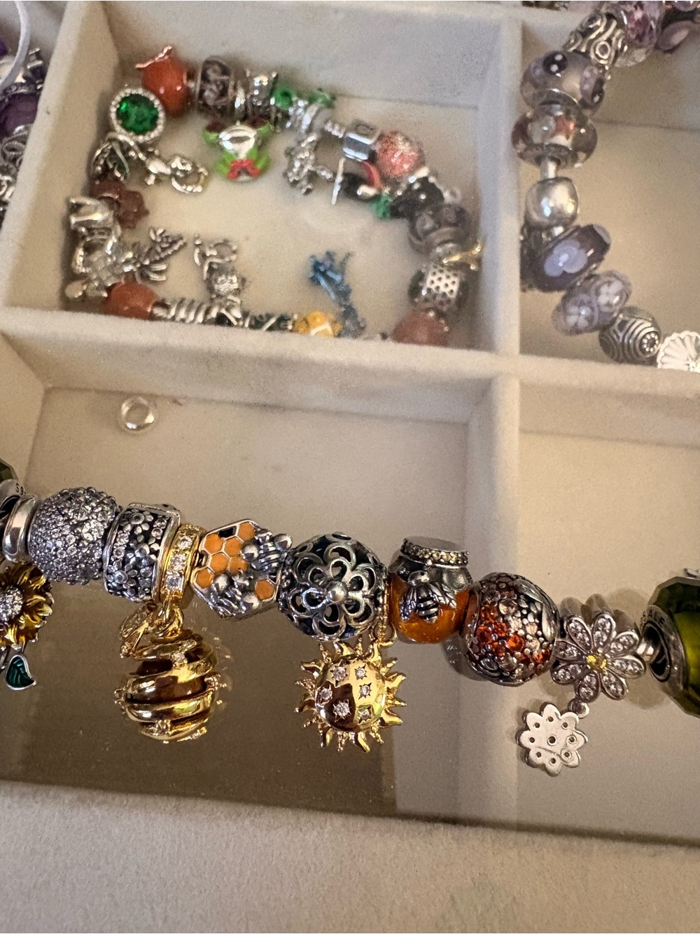 Pandora daisy and bee themed bracelet - Picture 5 of 9